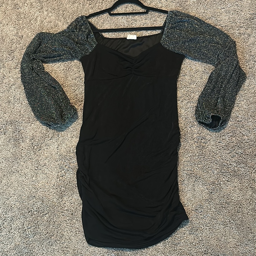 ☀️BOGO Item Peach Love Silver Shimmer Long Sleeve Stretchy Black Ruched Dress☀️
